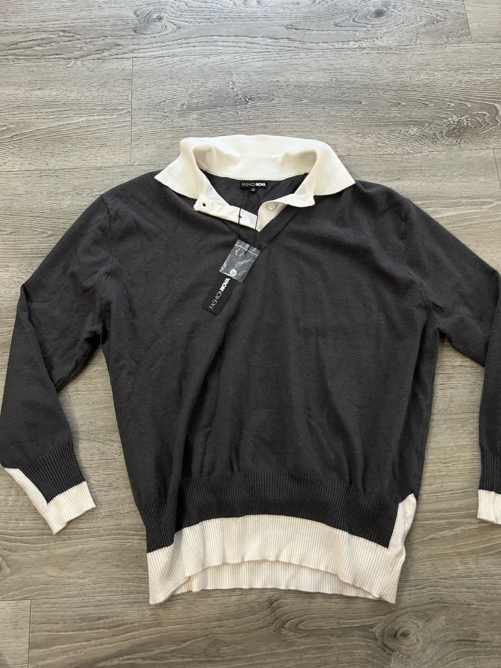 Fashion Nova women’s Black & Cream Collared Sweater